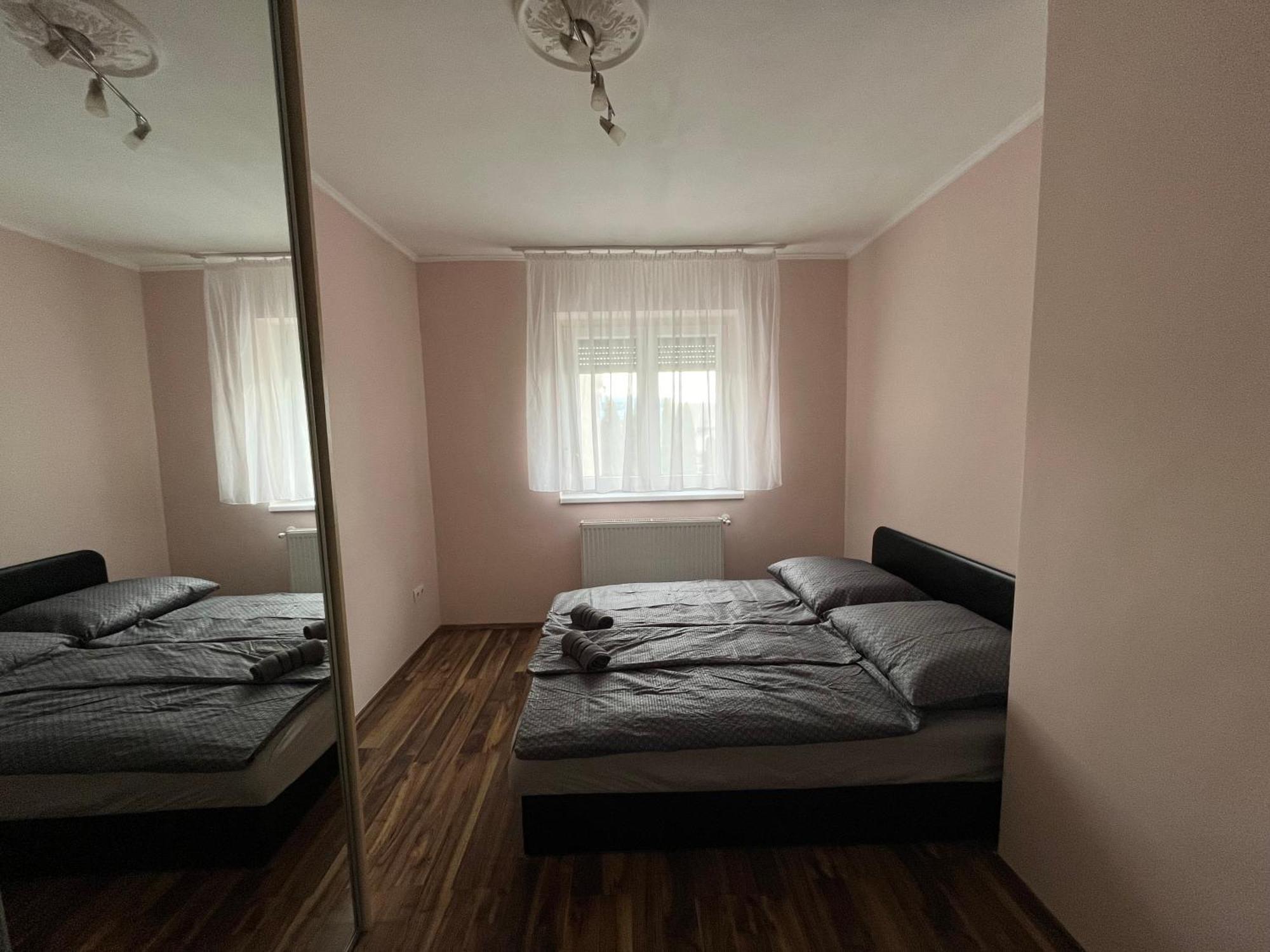 Apartamento Moonlight Győr Exterior foto