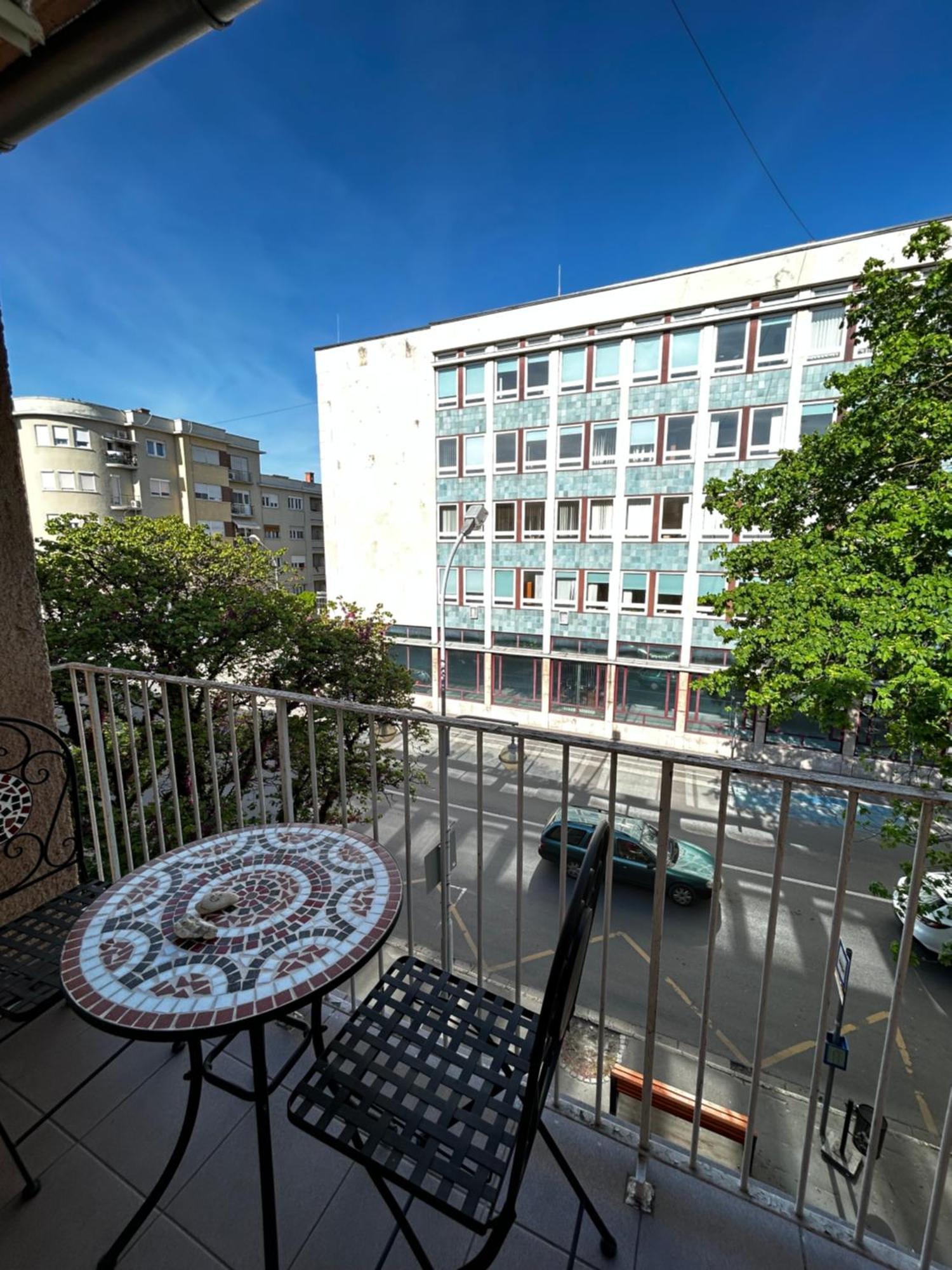 Apartamento Moonlight Győr Exterior foto