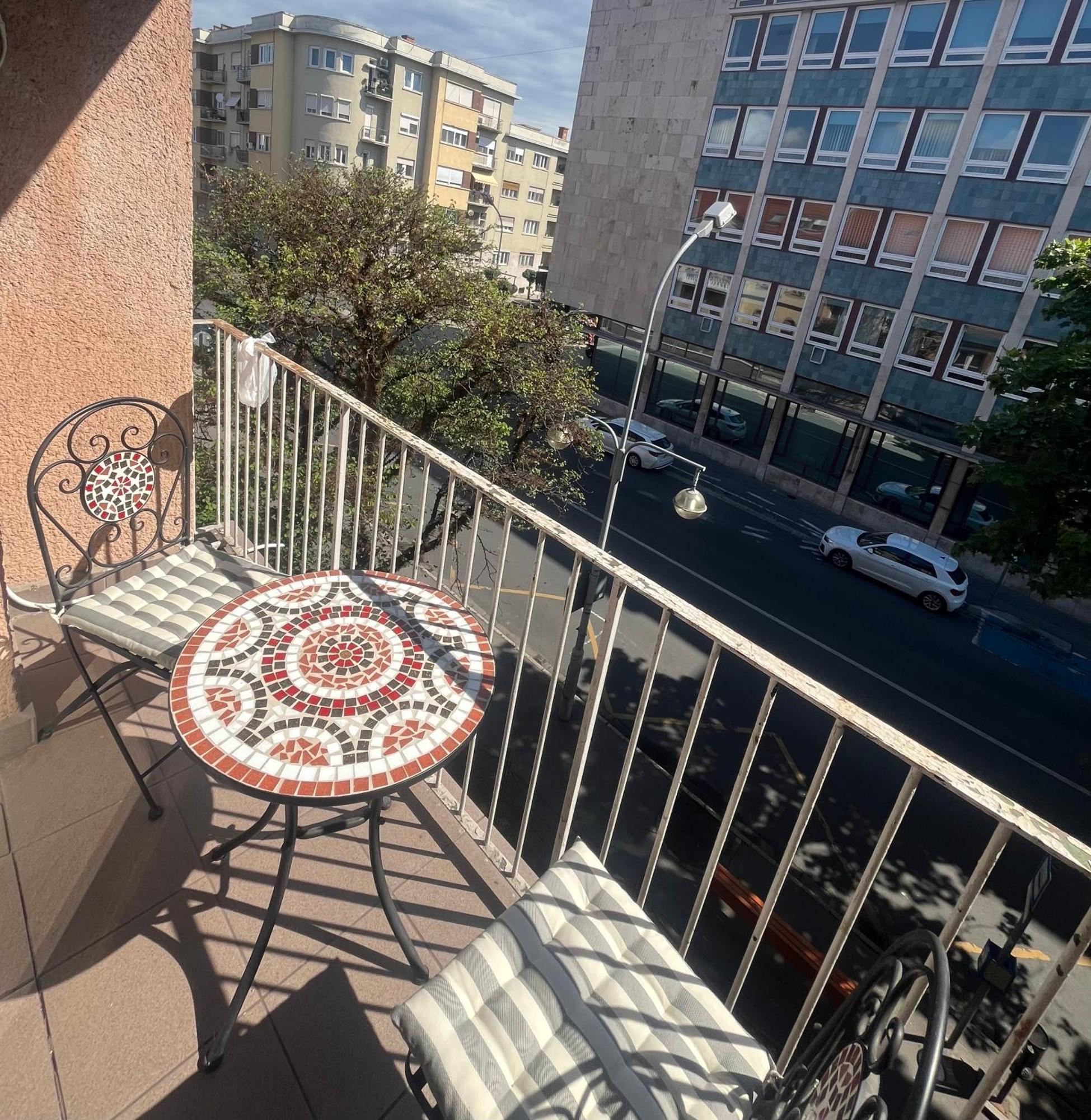 Apartamento Moonlight Győr Exterior foto